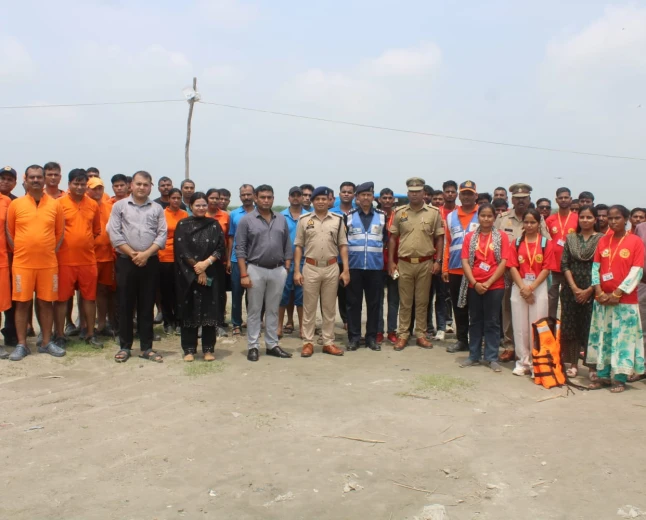 Kasganj news NDRF का बाढ़ एवं जल बचाव मॉक ड्रिल, आपदा प्रबंधन की तैयारियों का लिया जायजा