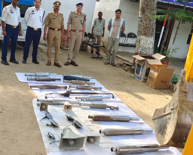 वीआईपी कल्चर और ध्वनि प्रदूषण के खिलाफ कार्रवाई, बुलडोजर से नष्ट किए गए साइलेंसर और हूटर