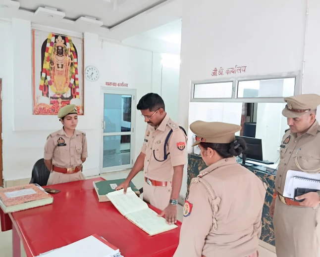 एसएसपी डॉ0 इलामारन जी द्वारा थाना सकीट का किया  औचक निरीक्षण