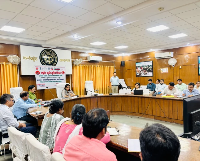 कृमि मुक्ति अभियान में लापरवाही पर डीएम का सख्त अल्टीमेटम