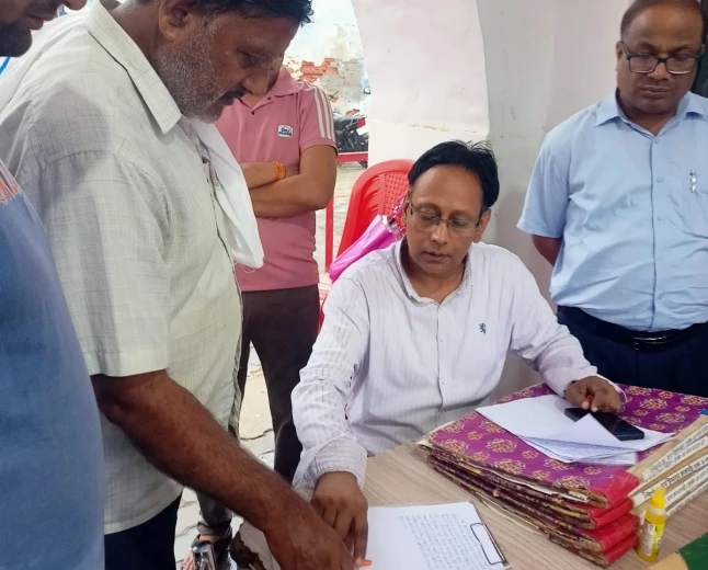 डीएम अरविन्द सिंह के निर्देश पर गैस की कालाबाजारी पर बड़ी कार्रवाई, 30 घरेलू गैस सिलेंडर बरामद