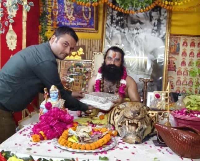 गुरु पूर्णिमा पर दुर्वासा ऋषि आश्रम में उमड़ा आस्था का सैलाब, अभिषेक गुप्ता ने संतों का लिया आशीर्वाद