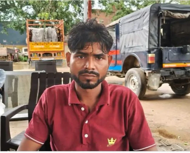 सड़क पर सूख रही मक्का बनी विवाद की वजह, युवक को बंधक बनाने और 32 हजार रुपये लेने का आरोप