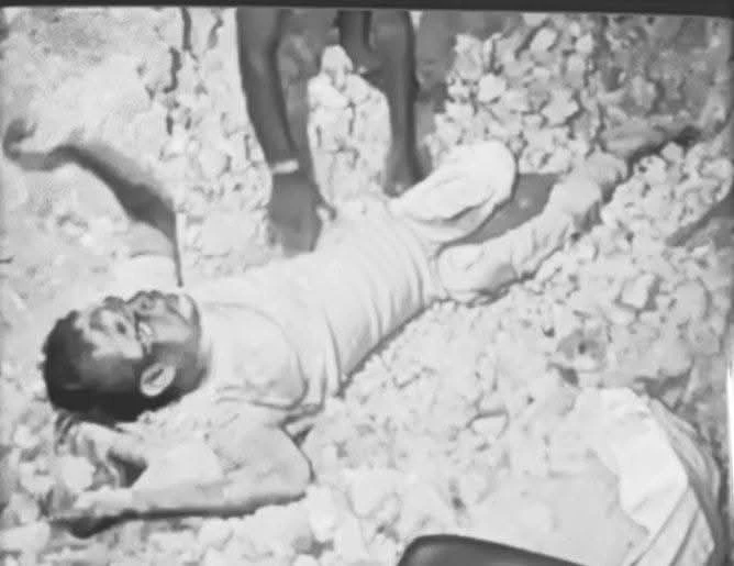 कमालगंज में कच्ची दीवार गिरने से मलबे में दबा युवक, भाई ने बचाई जान
