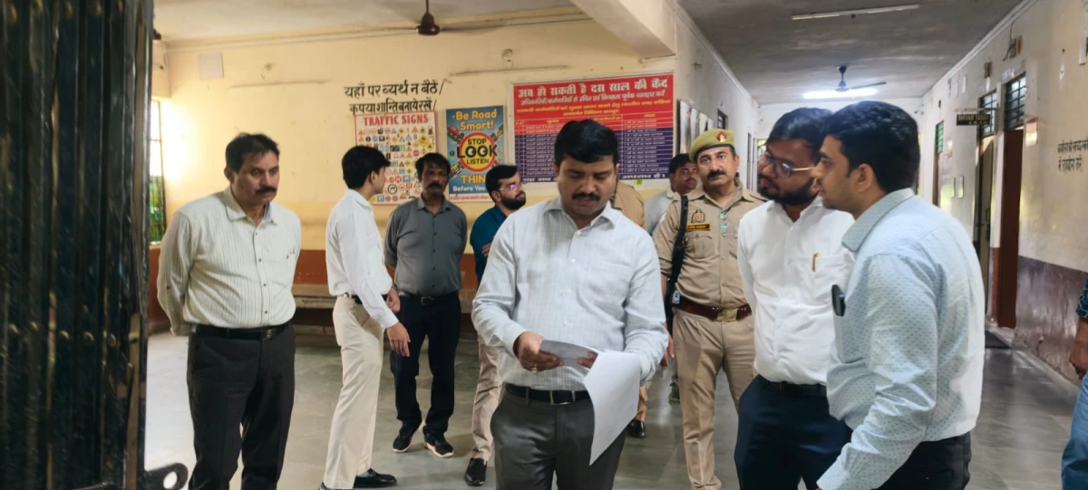 एआरटीओ कार्यालय का जिलाधिकारी अरविन्द सिंह ने किया औचक निरीक्षण, पारदर्शी एवं भ्रष्टाचारमुक्त व्यवस्था सुनिश्चित करने के दिए निर्देश