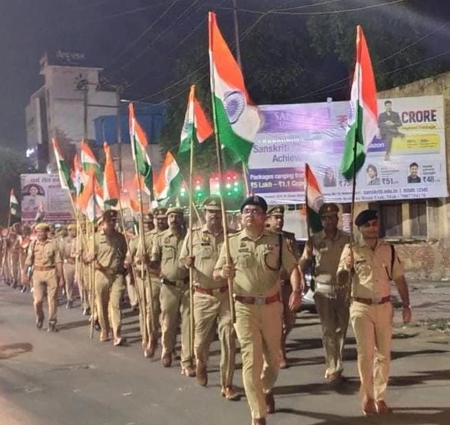 एटा पुलिस की भव्य तिरंगा यात्रा: हर घर तिरंगा अभियान का उत्साह