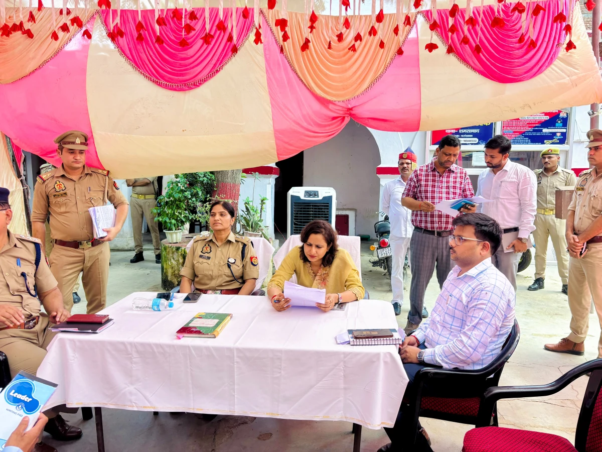 फर्रुखाबाद: थाना समाधान दिवस में डीएम-एसपी की सख्ती, शिकायतों पर त्वरित कार्रवाई