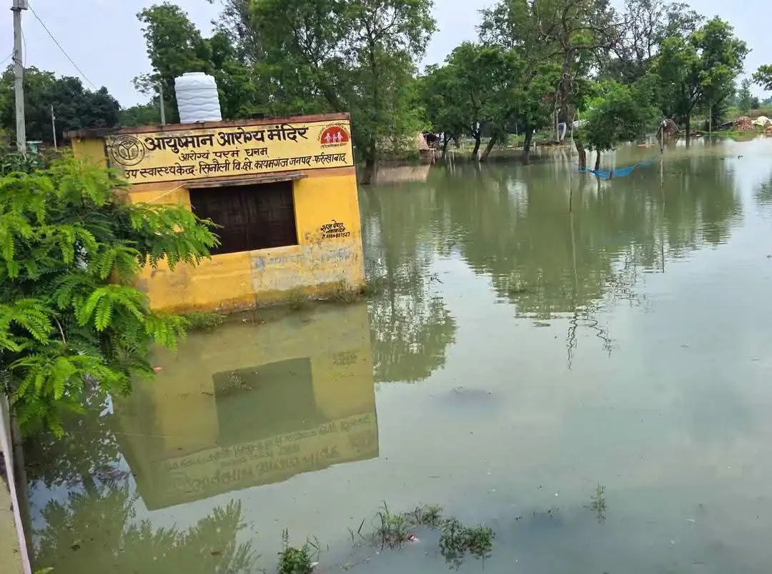 कायमगंज की तराई पर गंगा की बाढ़ का हमला, सिनौली समेत कई गांव जलमग्न; स्कूल, सचिवालय डूबे