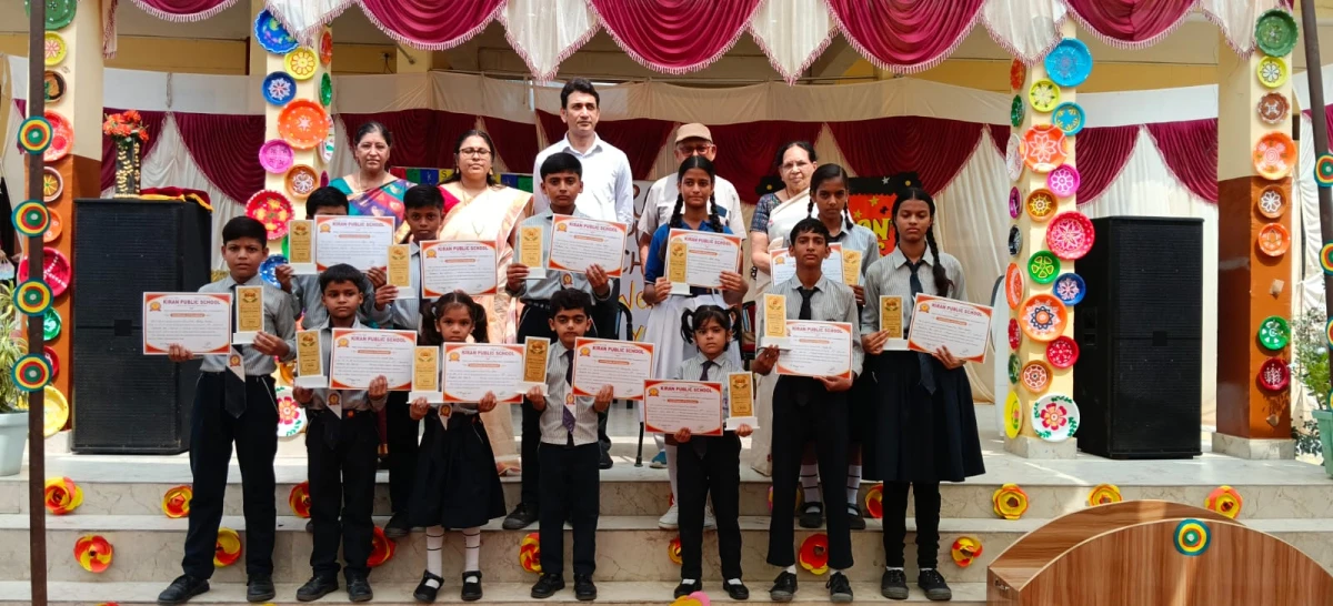 किरण पब्लिक स्कूल कायमगंज: वार्षिक पुरस्कार और शपथ ग्रहण समारोह संपन्न