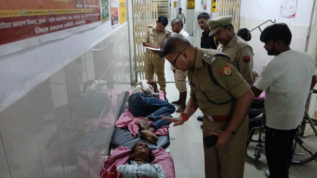 Kasganj news तेज रफ़्तार मैक्स पिकअप ट्रक के पीछे घुसी 06 की मौत 20 घायल 