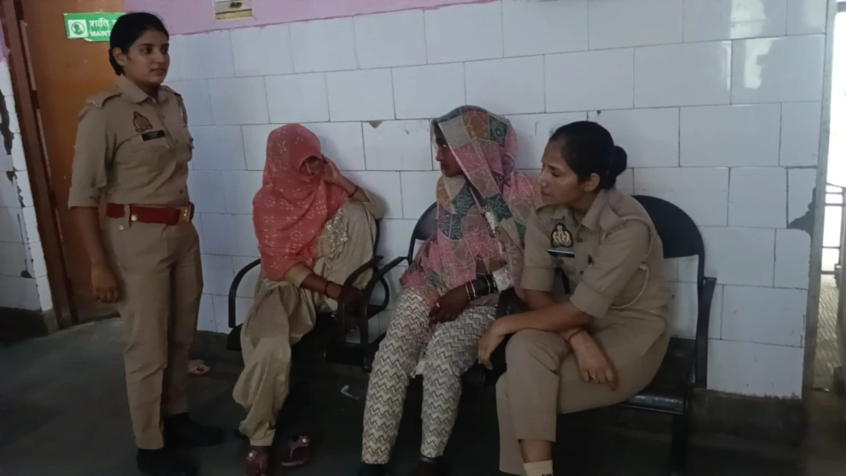 कंपिल: ई-रिक्शा में महिलाओं का गैंग सक्रिय, पर्स चोरी के आरोपी गिरफ्तार
