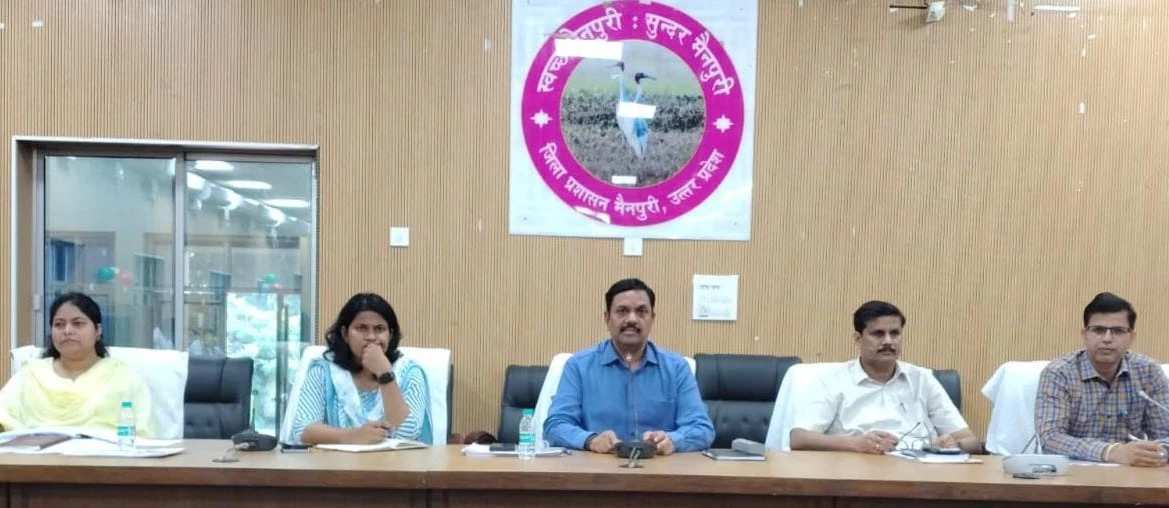 मैनपुरी बिजली विभाग पर डीएम सख्त: ट्रांसफार्मर और आपूर्ति पर दिए कड़े निर्देश