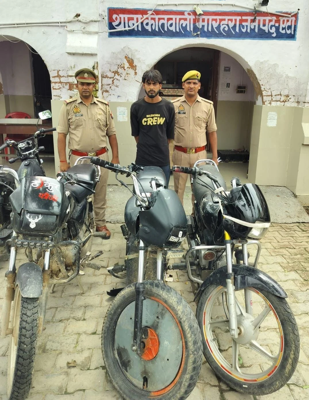 एटा: मारहरा पुलिस ने चोरी की तीन मोटरसाइकिलों के साथ युवक को दबोचा