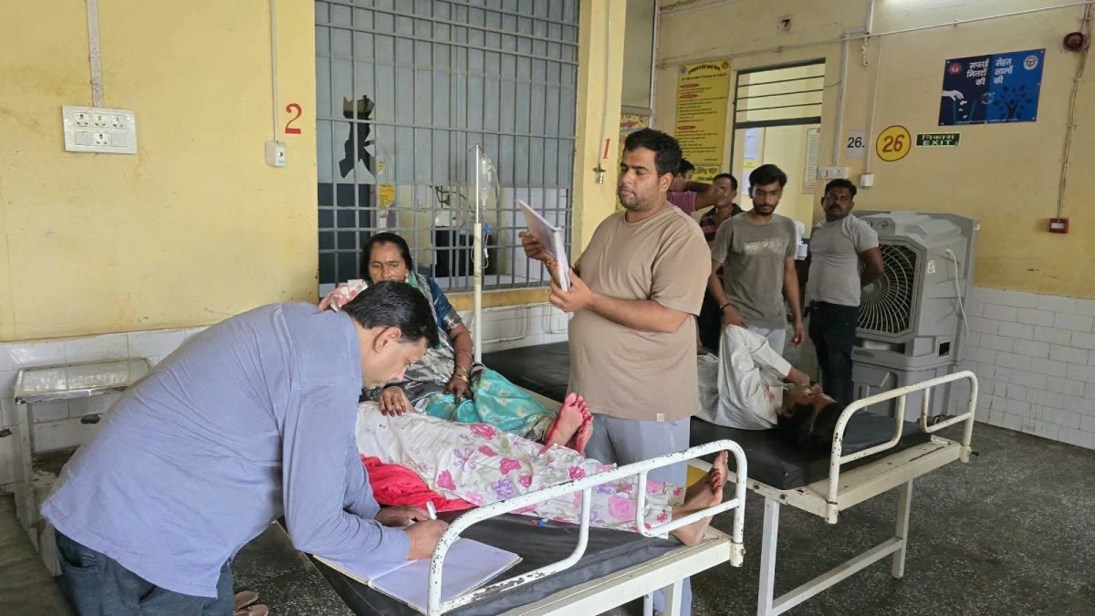 मोहम्मदाबाद सड़क हादसा: राखी मनाने जा रहे परिवार को कार ने मारी टक्कर