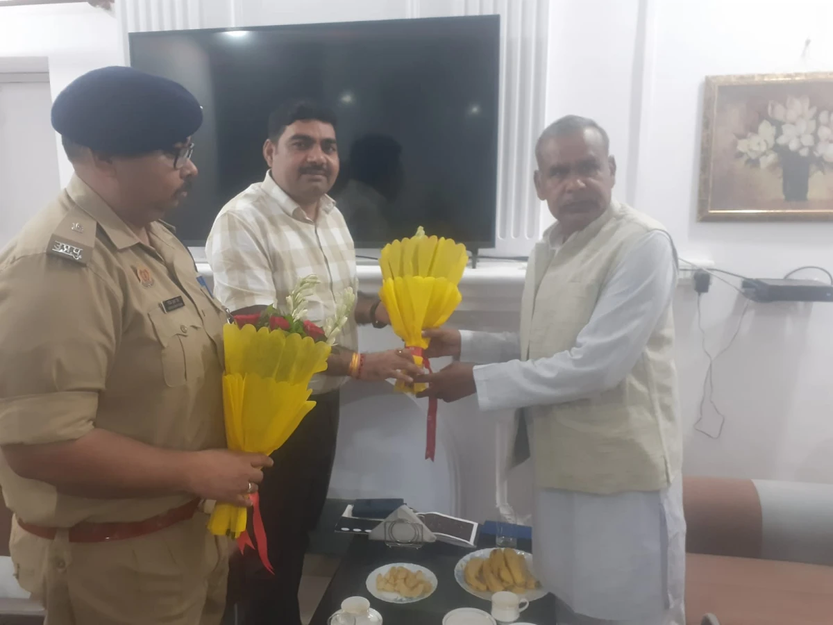 फर्रुखाबाद: अनुसूचित जाति आयोग के सदस्य ने अधिकारियों को दिए सख्त निर्देश