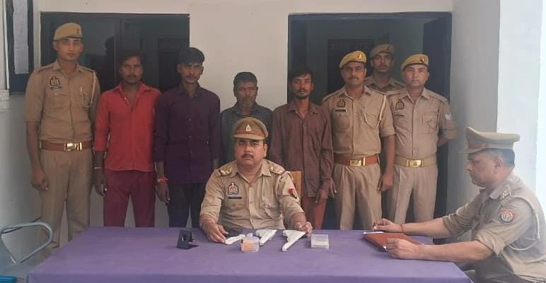एटा पुलिस की बड़ी कार्रवाई: राजा का रामपुर में चोरी का खुलासा, 4 गिरफ्तार