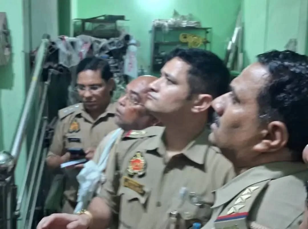 कायमगंज में दिनदहाड़े 8.55 लाख की लूट, मुनीम पर तमंचे की बट से हमला
