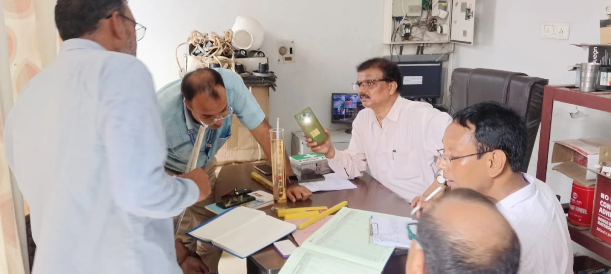 पेट्रोल पंपों पर प्रशासन की सख्त निगरानी, जांच में नहीं मिली कोई अनियमितता