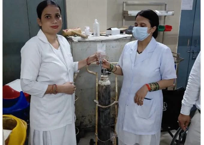 फर्रुखाबाद: लोहिया अस्पताल में ऑक्सीजन फ्लो मीटर फटा, वार्ड बॉय घायल