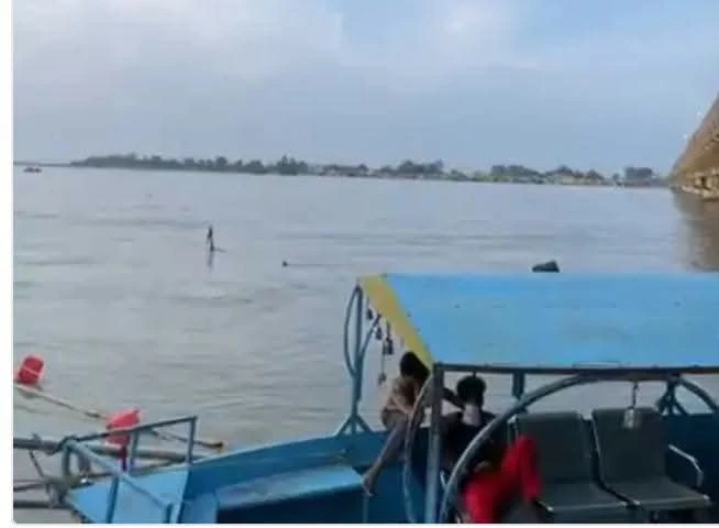 हर-हर महादेव" के जयघोष के बीच सुरक्षा का अभेद्य कवच! पांचाल घाट पर कांवड़ियों के लिए प्रशासन का हाई अलर्ट, डीएम संभाला मोर्चा 