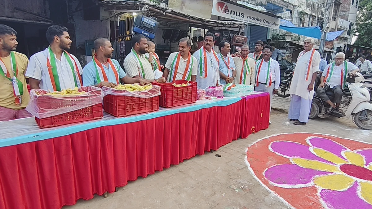 शिकोहाबाद में निकली भव्य तिरंगा यात्रा, गूंजे भारत माता के जयकारे