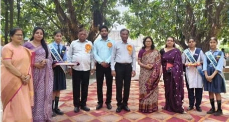 स्कूल में गूंजा नेतृत्व का बिगुल! अभय बने हेड बॉय, गंगा ने संभाली हेड गर्ल की कमान, बैज पहनते ही मिली जिम्मेदारियों 