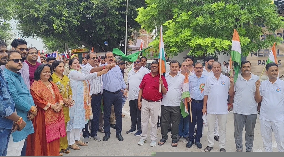 शिकोहाबाद में गूंजा एकता का संदेश, अमर उजाला ने निकाली भव्य ‘रन फॉर यूनिटी’ तिरंगा यात्रा