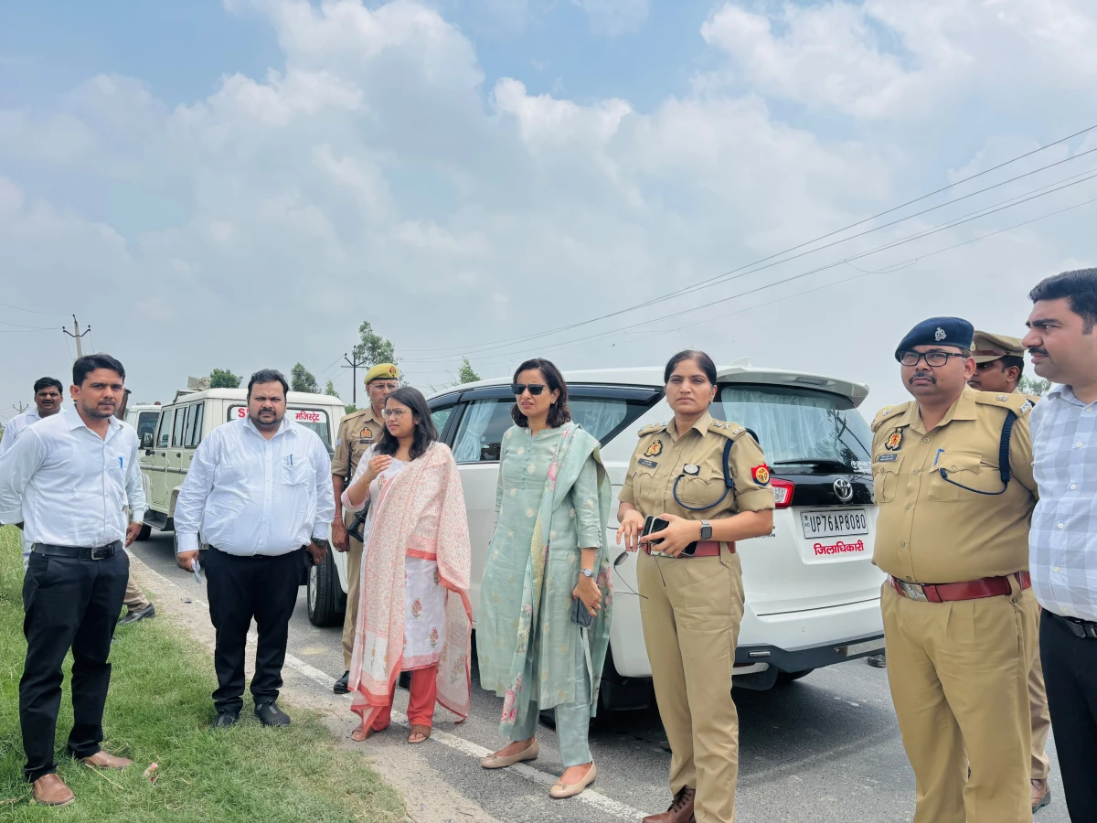 गंगा का रौद्र रूप! चेतावनी बिंदु पार करते ही डीएम मैदान में, बाढ़ चौकियो को लेकर खुद संभाली कमान