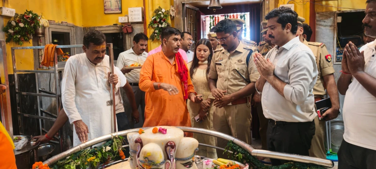 पवित्र श्रावण मास के प्रथम सोमवार को प्रमुख शिवालयों पर व्यवस्थाओं का डीएम-एसएसपी ने किया स्थलीय निरीक्षण