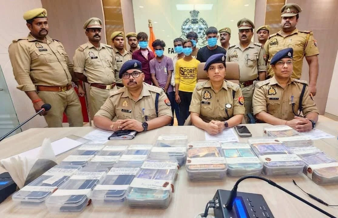 फर्रुखाबाद: 24 घंटे में 6.70 लाख की लूट का खुलासा, 6 शातिर गिरफ्तार