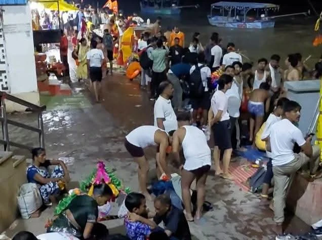 पांचाल घाट पर उमड़ा शिवभक्तों का सैलाब: कांवड़ यात्रा की भव्य तस्वीरें