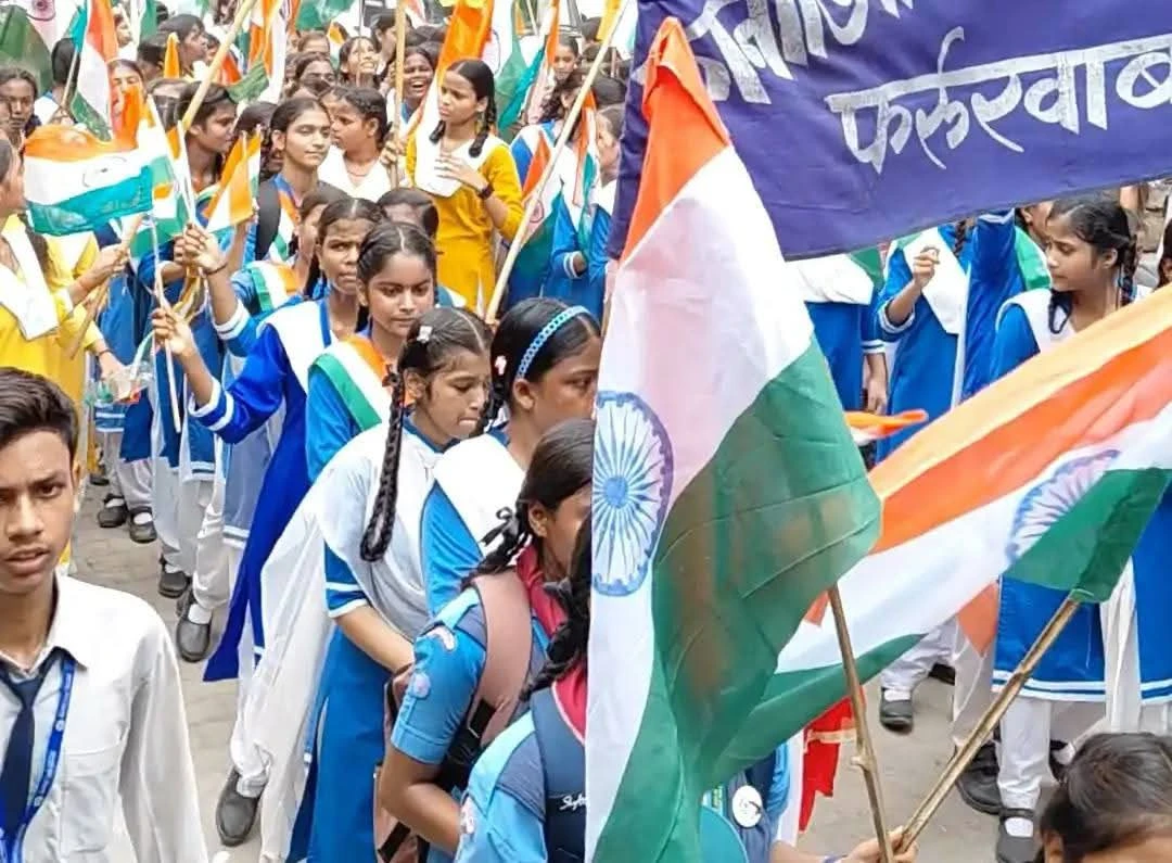 फर्रुखाबाद में तिरंगा यात्रा: देशभक्ति के रंग में रंगा पूरा शहर