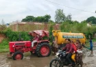 कायमगंज नगर पालिका की खुली पोल: बारिश में सड़क बनी तालाब, मशीन लगाकर निकाला पानी