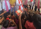 फर्रुखाबाद में बाढ़ पीड़ितों की मदद को आगे आए नदीम फ़ारूक़ी
