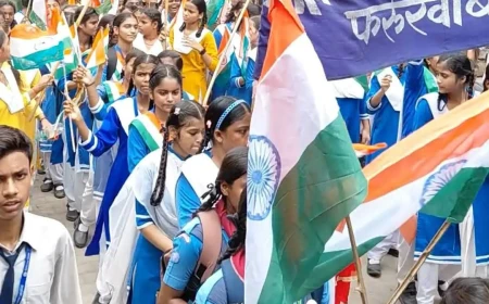फर्रुखाबाद में तिरंगा यात्रा: देशभक्ति के रंग में रंगा पूरा शहर