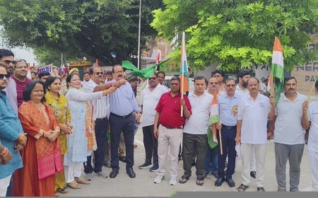 शिकोहाबाद में गूंजा एकता का संदेश, अमर उजाला ने निकाली भव्य ‘रन फॉर यूनिटी’ तिरंगा यात्रा
