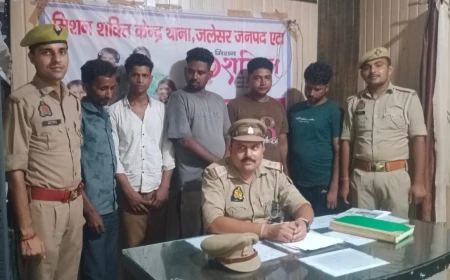 जलेसर पुलिस ने पांच जुआरियों को किया गिरफ्तार, 2,130 रुपये व ताश के पत्ते बरामद