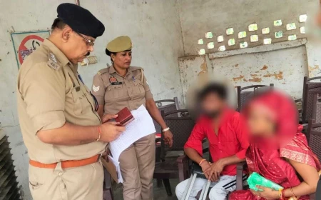 फर्रुखाबाद: दिव्यांग दंपती की मदद के लिए कार्यालय से बाहर आए सीओ अमृतपुर