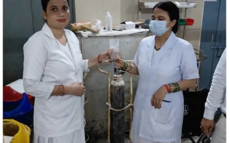 फर्रुखाबाद: लोहिया अस्पताल में ऑक्सीजन फ्लो मीटर फटा, वार्ड बॉय घायल