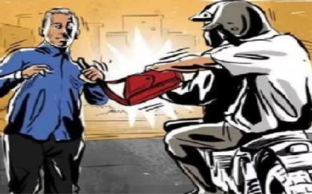 कमला नगर में व्यापारी से ढाई लाख की लूट, पुलिस जांच में जुटी