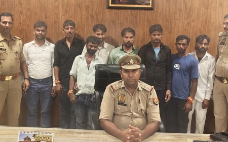 एटा पुलिस की बड़ी कार्रवाई: जलेसर में जुआ खेलते हुए 8 लोग गिरफ्तार