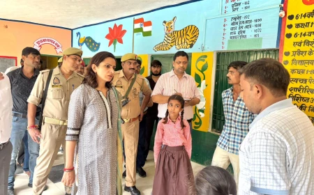 फर्रुखाबाद: महोलिया प्राथमिक विद्यालय में औचक निरीक्षण, बदहाल व्यवस्था पर डीएम सख्त