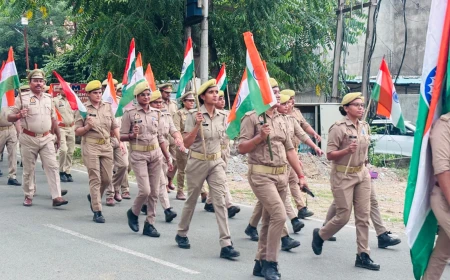 फतेहगढ़ में पुलिस की तिरंगा यात्रा: हर घर तिरंगा अभियान का भव्य आगाज