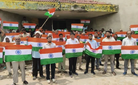एटा: हर घर तिरंगा अभियान में किसानों की भागीदारी, वितरित हुए तिरंगे
