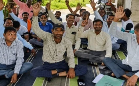 कायमगंज: बिजली संविदा कर्मियों का प्रदर्शन, बहाली और 8 घंटे ड्यूटी की मांग