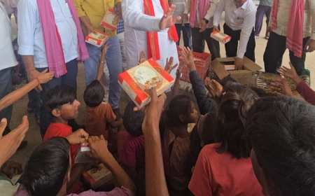 फर्रुखाबाद में बाढ़ पीड़ितों की मदद को आगे आए नदीम फ़ारूक़ी