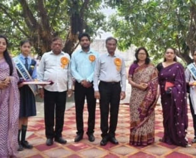 स्कूल में गूंजा नेतृत्व का बिगुल! अभय बने हेड बॉय, गंगा ने संभाली हेड गर्ल की कमान, बैज पहनते ही मिली जिम्मेदारियों 
