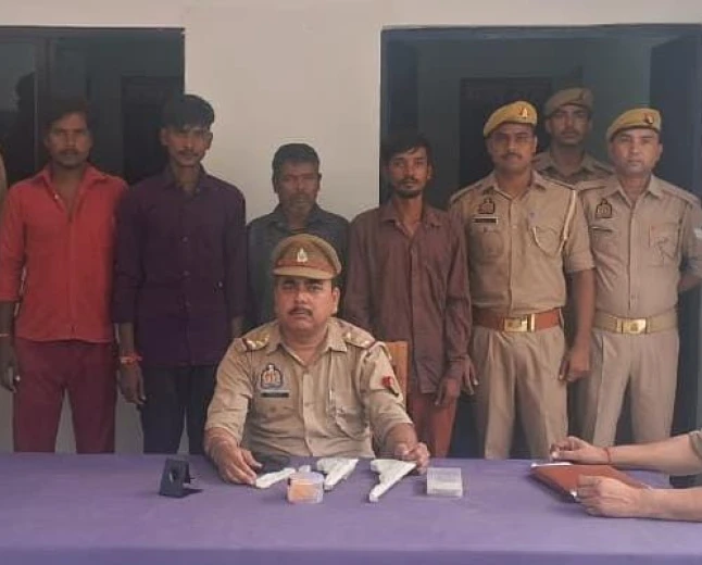 एटा पुलिस की बड़ी कार्रवाई: राजा का रामपुर में चोरी का खुलासा, 4 गिरफ्तार