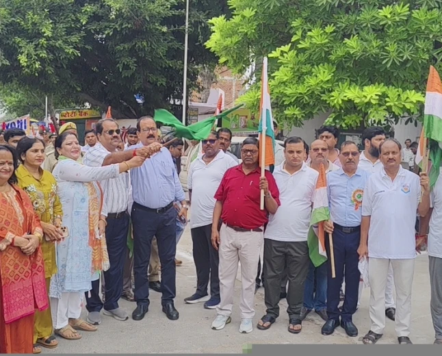 शिकोहाबाद में गूंजा एकता का संदेश, अमर उजाला ने निकाली भव्य ‘रन फॉर यूनिटी’ तिरंगा यात्रा