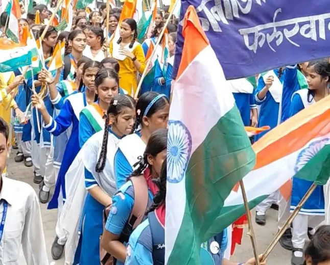 फर्रुखाबाद में तिरंगा यात्रा: देशभक्ति के रंग में रंगा पूरा शहर